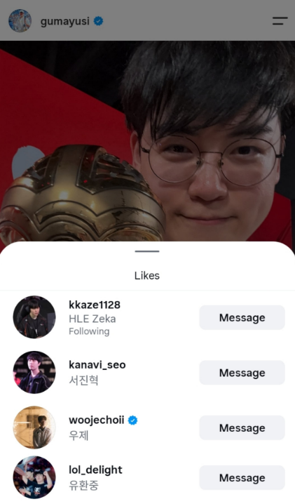 gumayusinism's tweet photo. They're all at Gumayusi's post 🥹🫶🏻 https://t.co/Nhctzsyuag