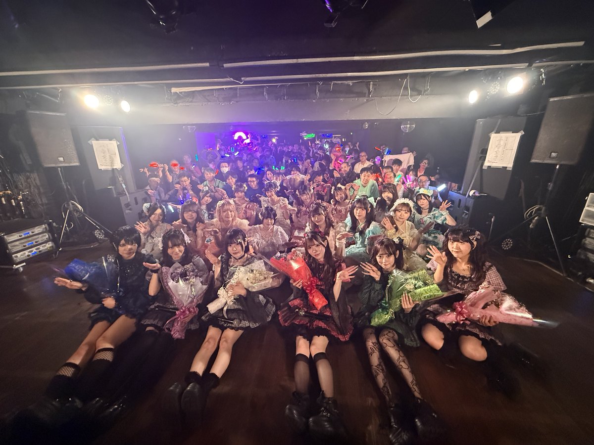 flap_up_idol's tweet photo. 『フラップアップ⤴︎LAST LIVE -最後の羽ばたき-』

GARRET UDAGAWAにお集まりいただいた皆様、本当にありがとうございました。

皆様のおかげで、最高のラストライブを迎えることができました。

ま��、延長特典会につきましても、予定を大幅に超える長時間となりましたが、最後までお付き合いいただきありがとうございました。

これまでフラップアップ⤴︎を応援してくださったすべての皆様へ、心より感謝申し上げます。

本当にありがとうございました！

2024.10.26 - 2026.07.12