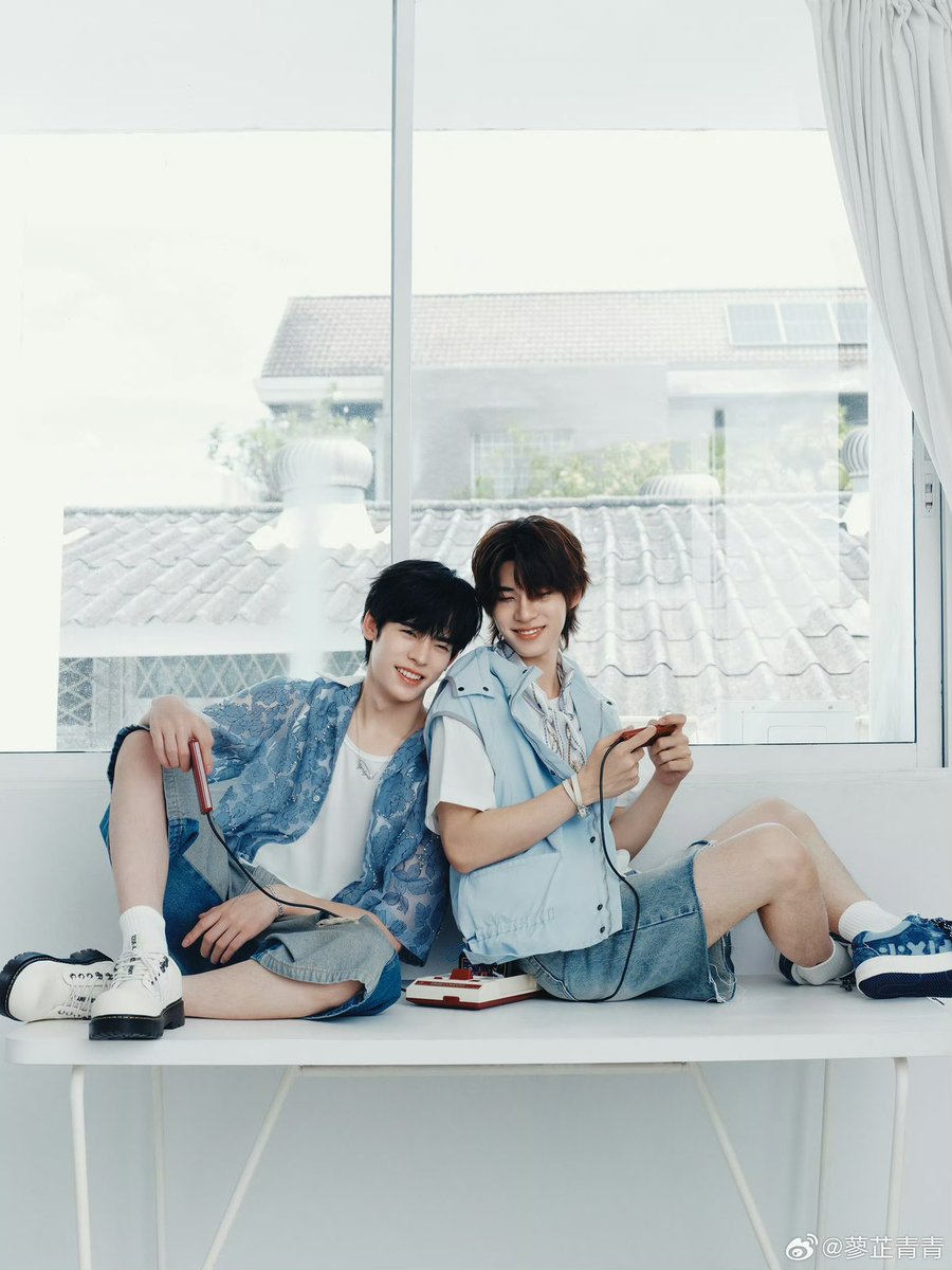jang_u_0's tweet photo. 너네 보고있으면 더 더워…

#twnpich 
#porsuppakarn 
#teeteepor https://t.co/rx28eGTGhV