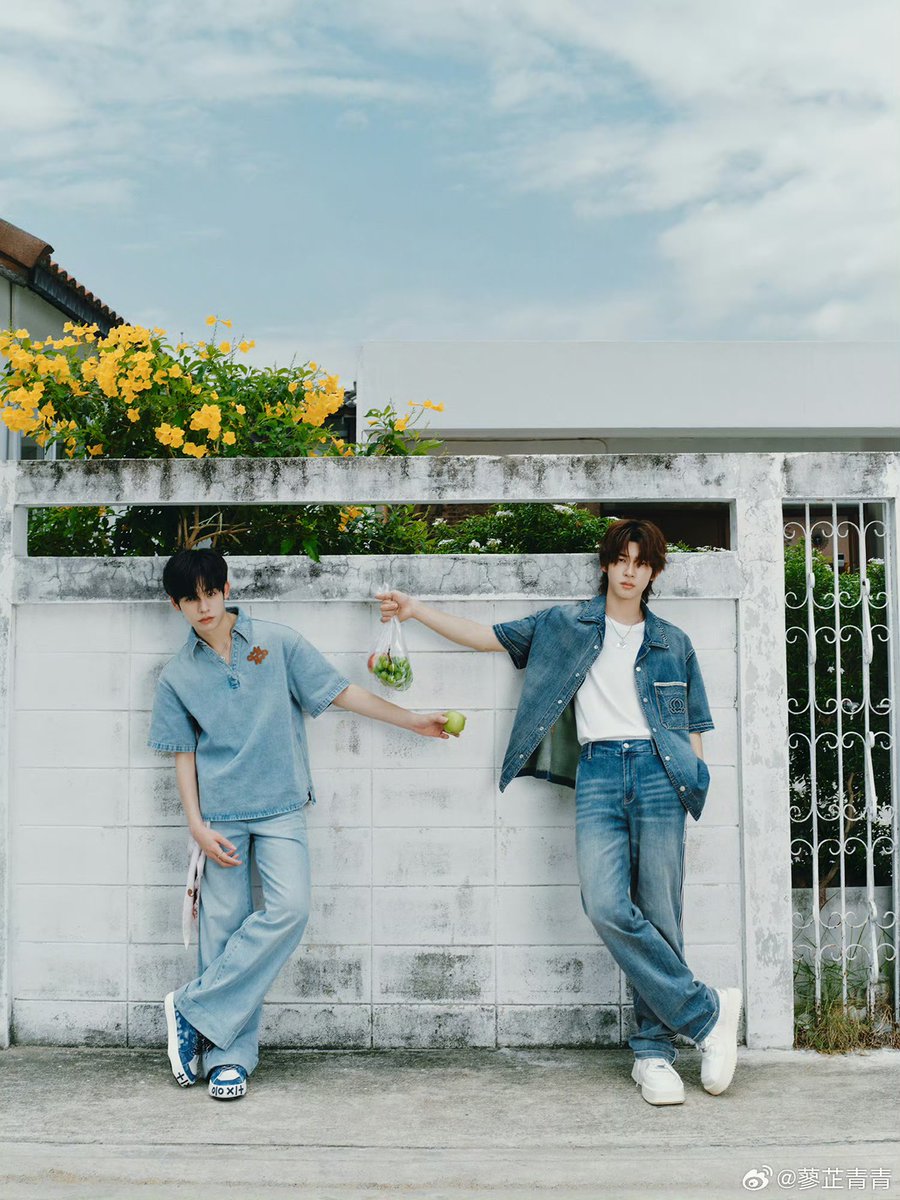 jang_u_0's tweet photo. 너네 보고있으면 더 더워…

#twnpich 
#porsuppakarn 
#teeteepor https://t.co/rx28eGTGhV