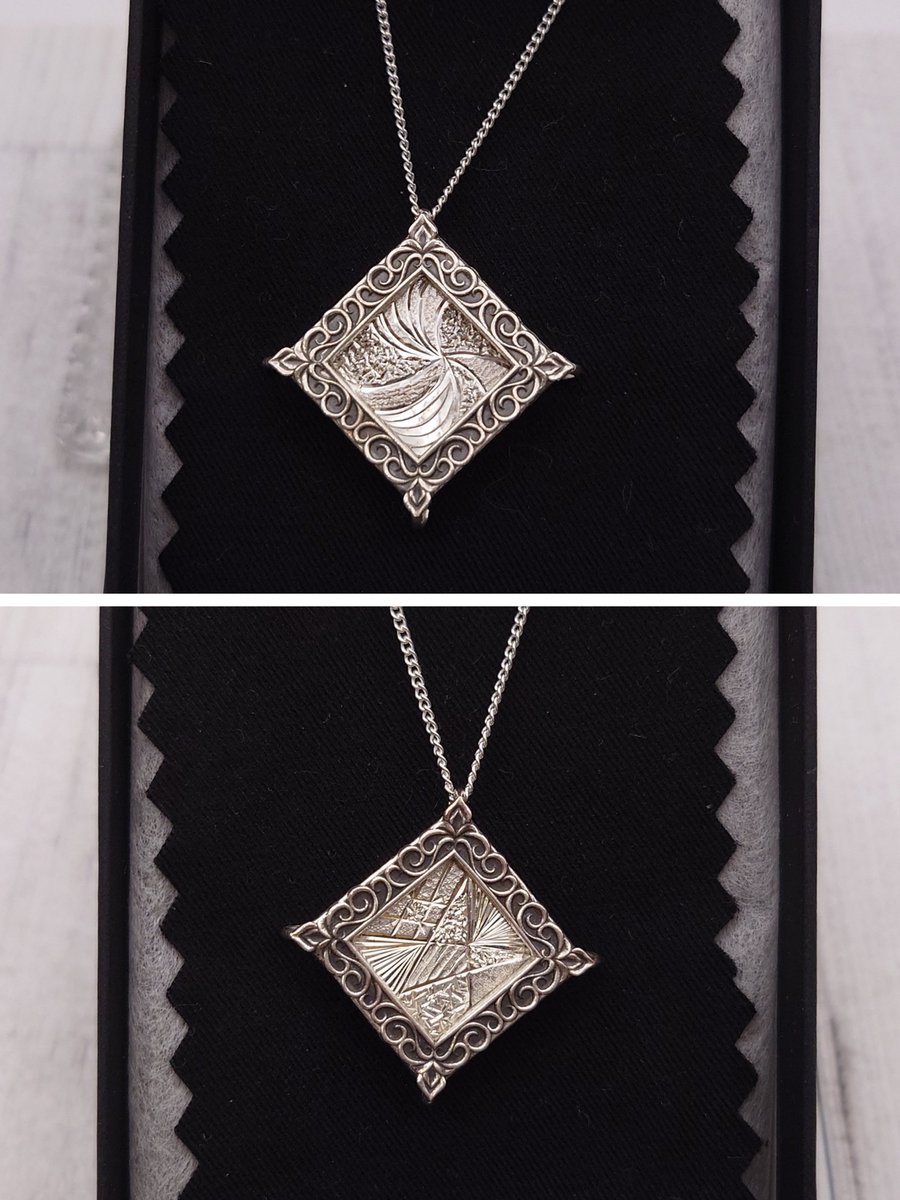 絵を飾る silver枠和彫り 税込み19,800円 銀に彫金技法和彫りで