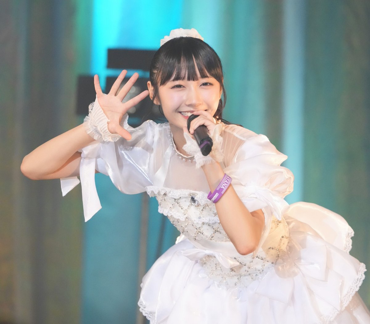 otsumamidesuyo's tweet photo. SUPER☆GiRLS 16th Anniversary LIVE <2部> 坂林佳奈 田中想 卒業セレモニー ☆HAPPY END STAGE☆
柏綾菜ちゃん💜🤍✨️👸✨️🤍💜
撮影可能タイム📸
その１
#柏綾菜 #スパガ #柏ねて #品川インターシティホール  #サンキス #スパガ16周年 #超絶可愛い https://t.co/zIXXiMzlUs