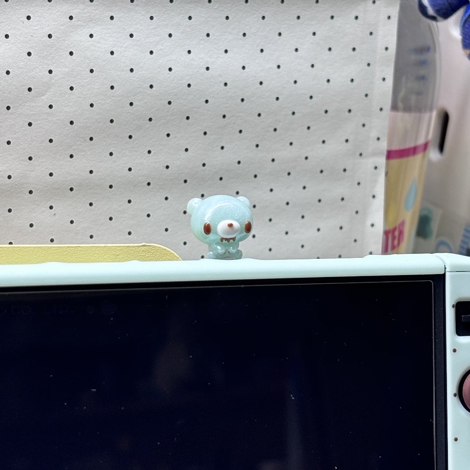 zuiikawa's tweet photo. 1이랑 3은 이어폰 단자 마개인데 글루미베어도 있고 범용토끼도 있음 이런건 내가 사야돼 https://t.co/RJsD1z2c6T