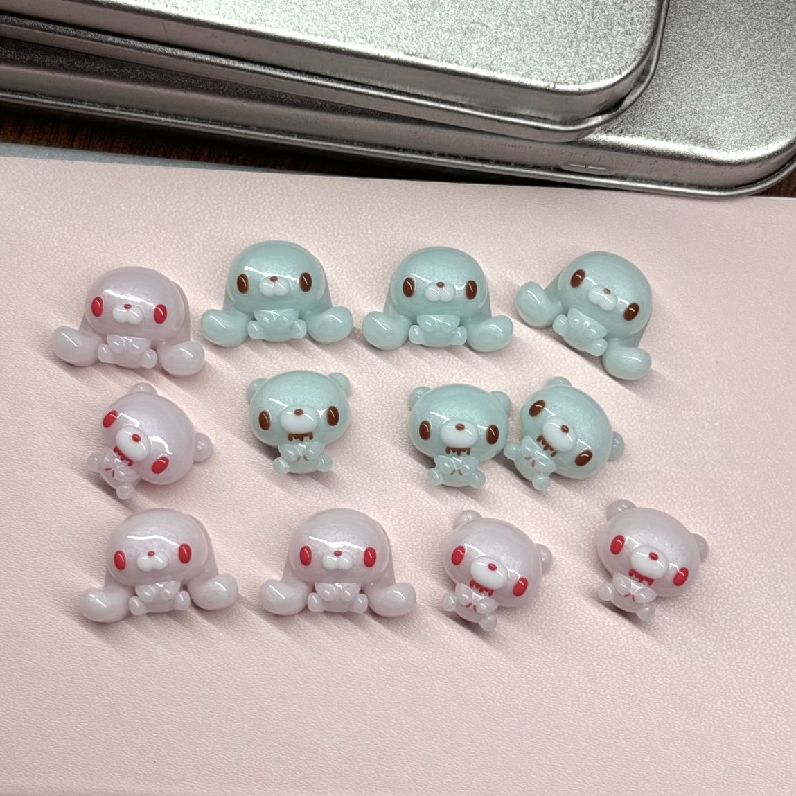 zuiikawa's tweet photo. 1이랑 3은 이어폰 단자 마개인데 글루미베어도 있고 범용토끼도 있음 이런건 내가 사야돼 https://t.co/RJsD1z2c6T