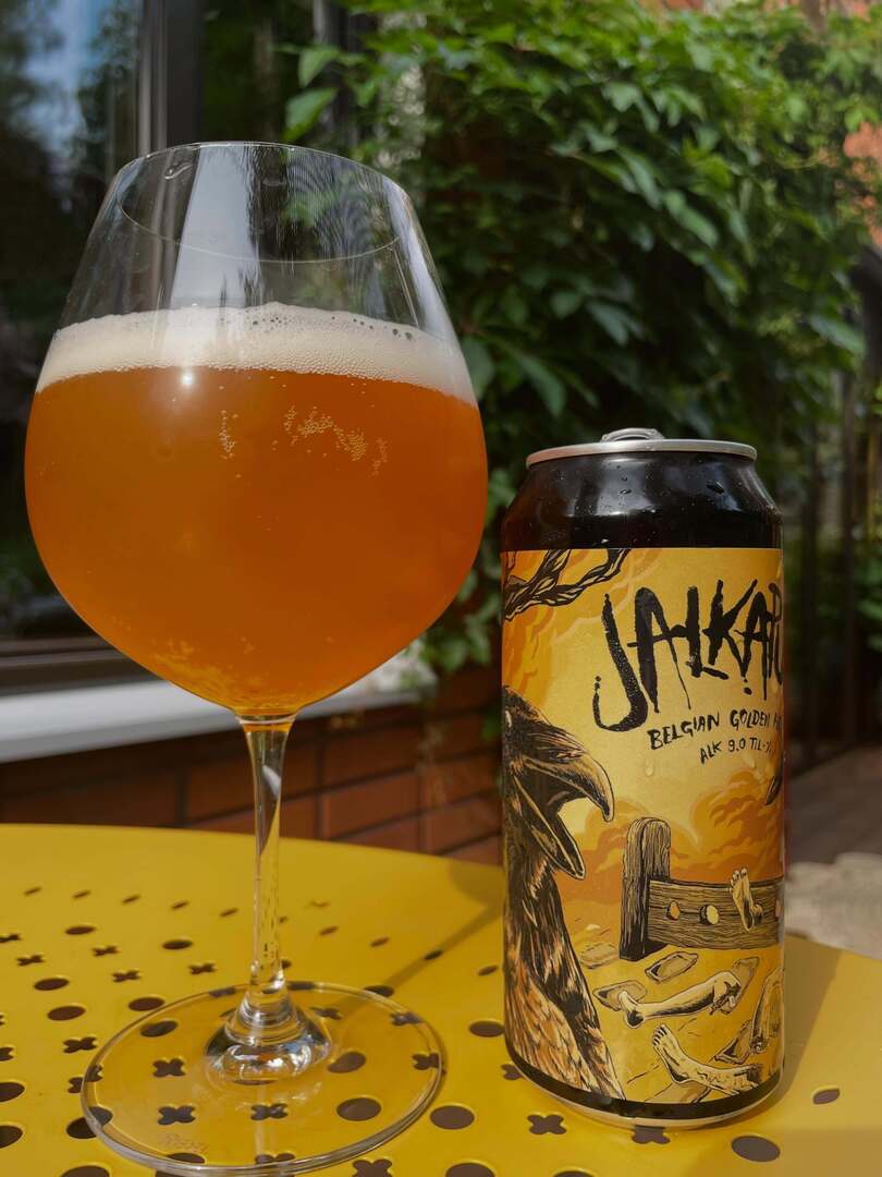 Pullollinen's tweet photo. Tuju Jalkapuu Belgian Golden Ale: a bold Belgian with fruity esters, a splash of herbs, and a warming booost of alcohol. Not for the faint of label enthusiasts. 440 ml, 9.0%, 5/5—because who doesn’t love a beer that dances on the tongue and taunts the glass? #pullollinen #craft… https://t.co/IKmtgSdeyo