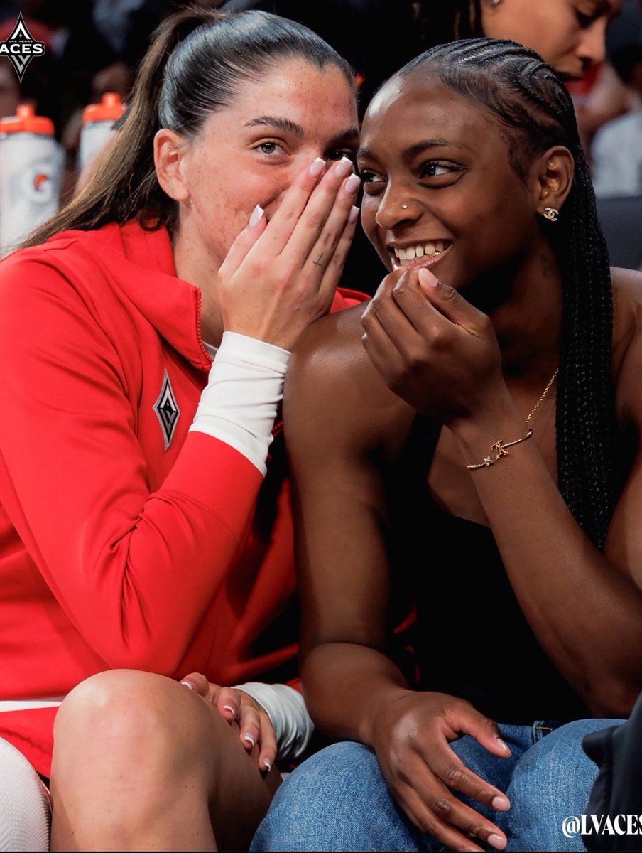 Cher_Johnson10's tweet photo. I literally love it all for them! They deserve to be happy and experience these feelings!🥹🥹 https://t.co/6a3972NoxH