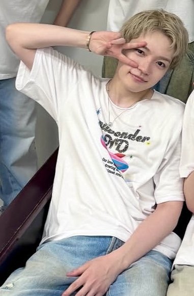 reimensand's tweet photo. メロすぎ😭😭大学のサークルにいるイケ爽やか先輩西畑さんじゃないか…！！！まだ騒いでる（丈担です） https://t.co/vQ3ag6RMRX