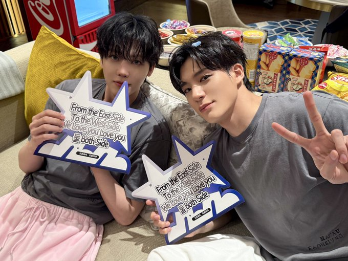 luvmy0813's tweet photo. 나재민 상처난 부분가리려고 슬로건 뒤에 숨기거면 어떠케... 나 너무 눈물나... https://t.co/pVOS3ycEgA