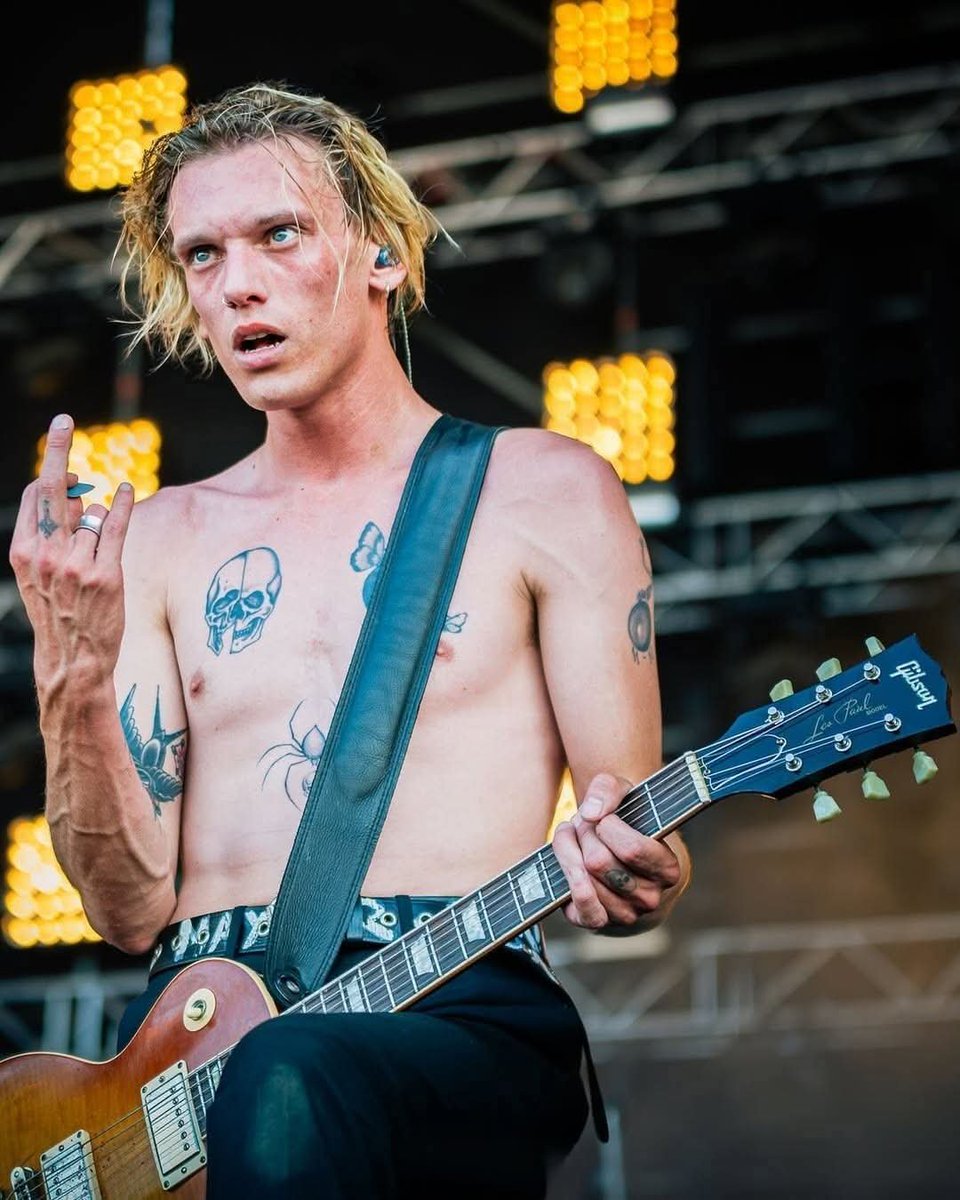 stella_85's tweet photo. And now, a slightly more "yang" version of Jamie. I have to say, I really wish I'd discovered him back in the Counterfeit era. Hopefully I'll get to see him perform live someday!💕 #jamietwt #jamiecampbellbower https://t.co/0vB985PGCw