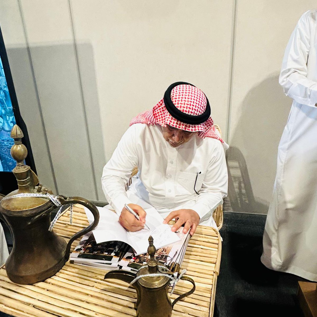 wahhnews's tweet photo. #يحدث_الآن
📸
بحضور مدير فرع هيئة التراث بالأحساء الأستاذ محمد المطرودي ونخبة من المهتمين بالتراث...
تدشين كتاب " الدلة الأحسائية" مهنة وتراث للباحث عبدالرحمن العجيل وذلك في مقر جمعية الآثار والتراث بالمنطقة الشرقية.
من : @KhalidAldoosry https://t.co/zVkxAd9OzY