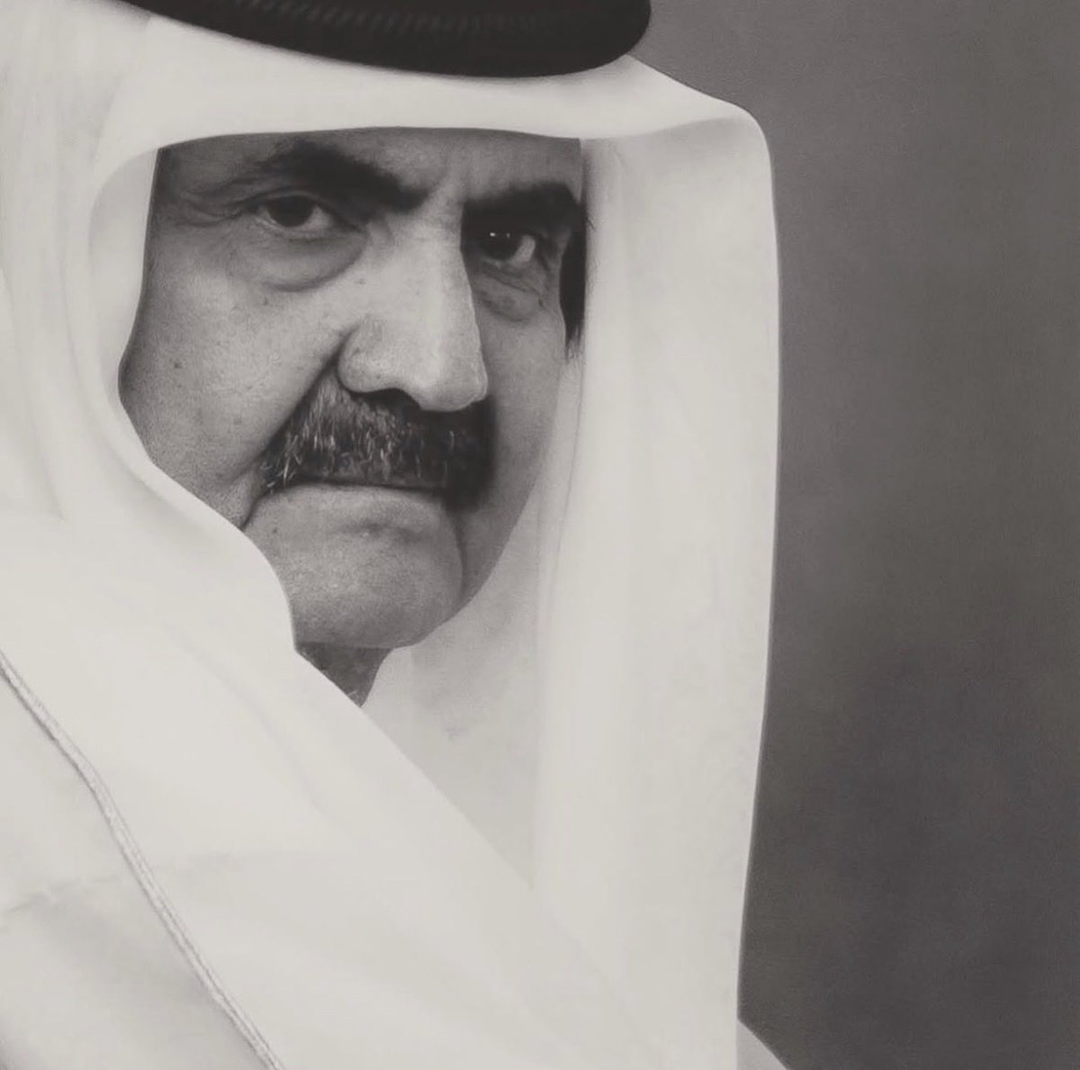 ShAlkhater's tweet photo. اللهم اغفر للأمير الوالد حمد بن خليفة آل ثاني، وارحمه رحمةً واسعة، واجعل قبره روضةً من رياض الجنة، وأكرم نزله، وأحسن مدخله، واجزه خير الجزاء. اللهم ألهم أهله وذويه وشعب قطر الصبر والسلوان، واربط على قلوبنا، وأحسن عزائنا ، وإنا لله وإنا إليه راجعون 
#قطر https://t.co/IYQotG3kmo