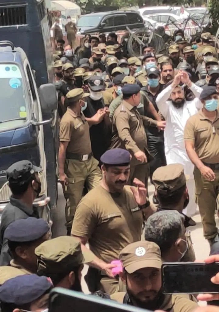 abrb_0's tweet photo. We STAND            With         Saad Bhai 🖤 https://t.co/k1sspOXMkL