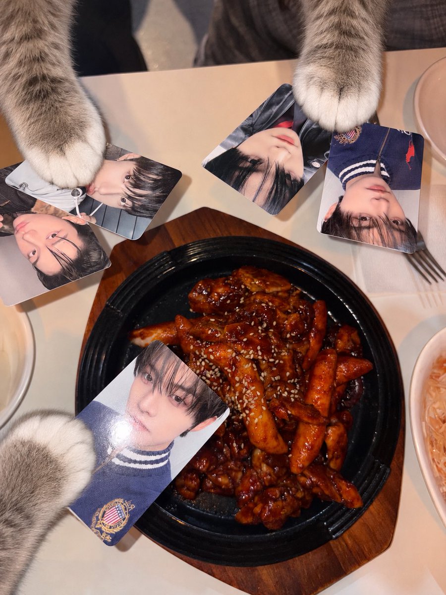 nukkjj's tweet photo. 냐냐냥 !! 🐈 https://t.co/i1GCX3Xs5Y