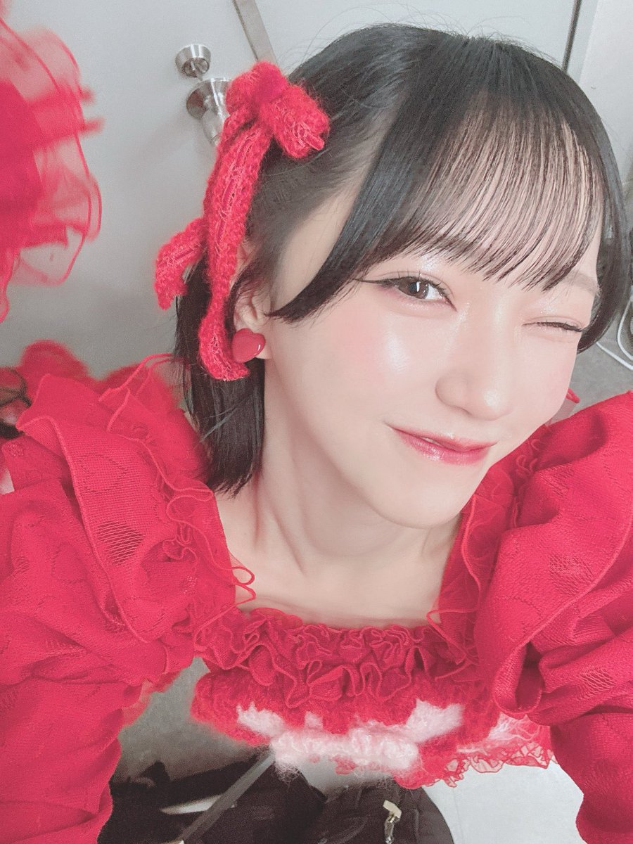 Akarishinshin's tweet photo. 明日は月曜日だけど、いーちゃんの超至近距離ウインク見たら頑張れるよね！！

#野口衣織 https://t.co/5BFtnIOjqe