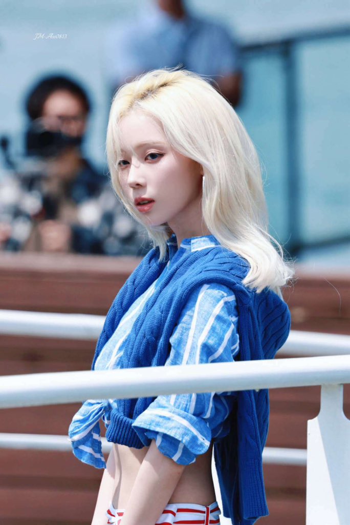ppwinter1's tweet photo. Winter heads to Wimbledon as an invited guest, perfectly interpreting Ralph Lauren’s British style with minimalist styling.

WINTER AT WIMBLEDON 2026
#WINTERxWimbledon
#윈터_윔블던으로가자
@RalphLauren https://t.co/J3gyVHpfoQ