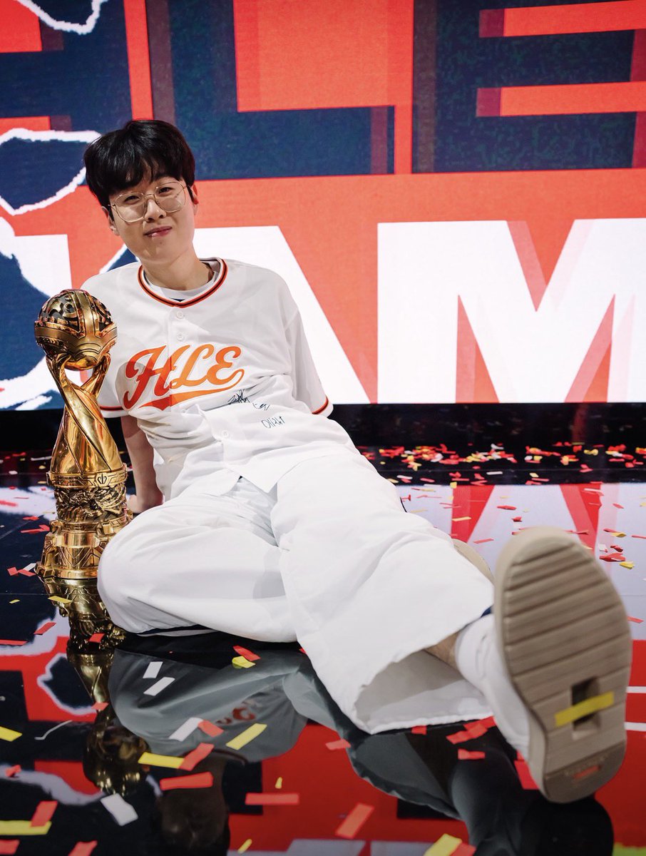 forzeusS2's tweet photo. 어 이게 파엠이고 ㅋㅋ♡ https://t.co/85Uj6WYBGt