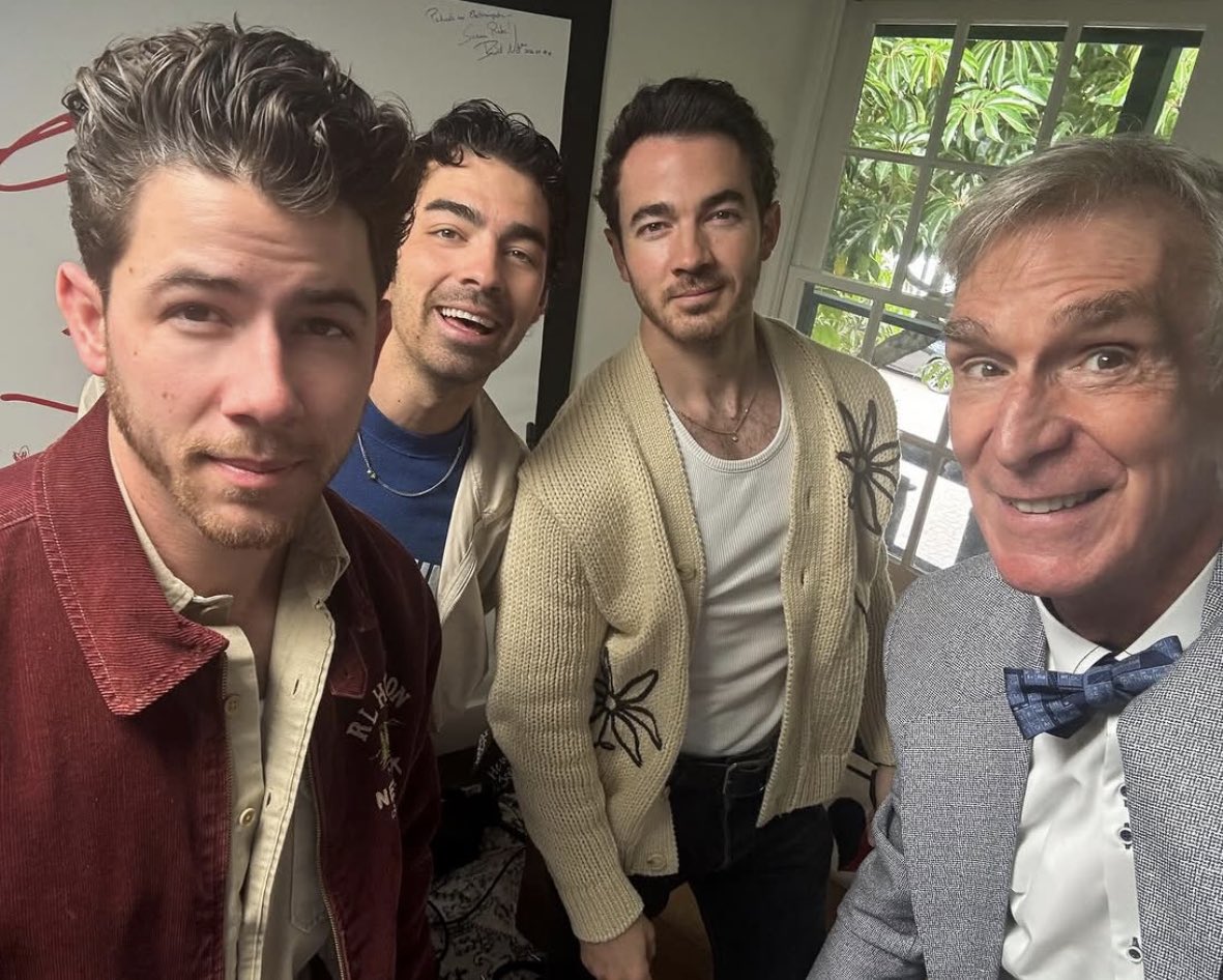 Jonas Brothers No Context tweet media