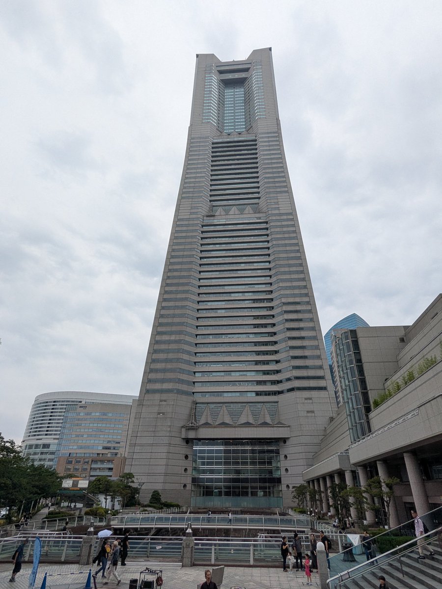 fpc_tanaka's tweet photo. 昨日から横浜に泊まって朝からクイーンズスクエア〜ランドマーク〜赤レンガ倉庫を散策🚶
ハマスタは今日もジャイアンツ戦⚾️3連戦はすべて1回から大量得点のハンデをあげちゃうほどの余裕っぷりを見せつけるベイスターズ🌟最後は接戦で楽しかった😂 https://t.co/9UbId4Q5ra