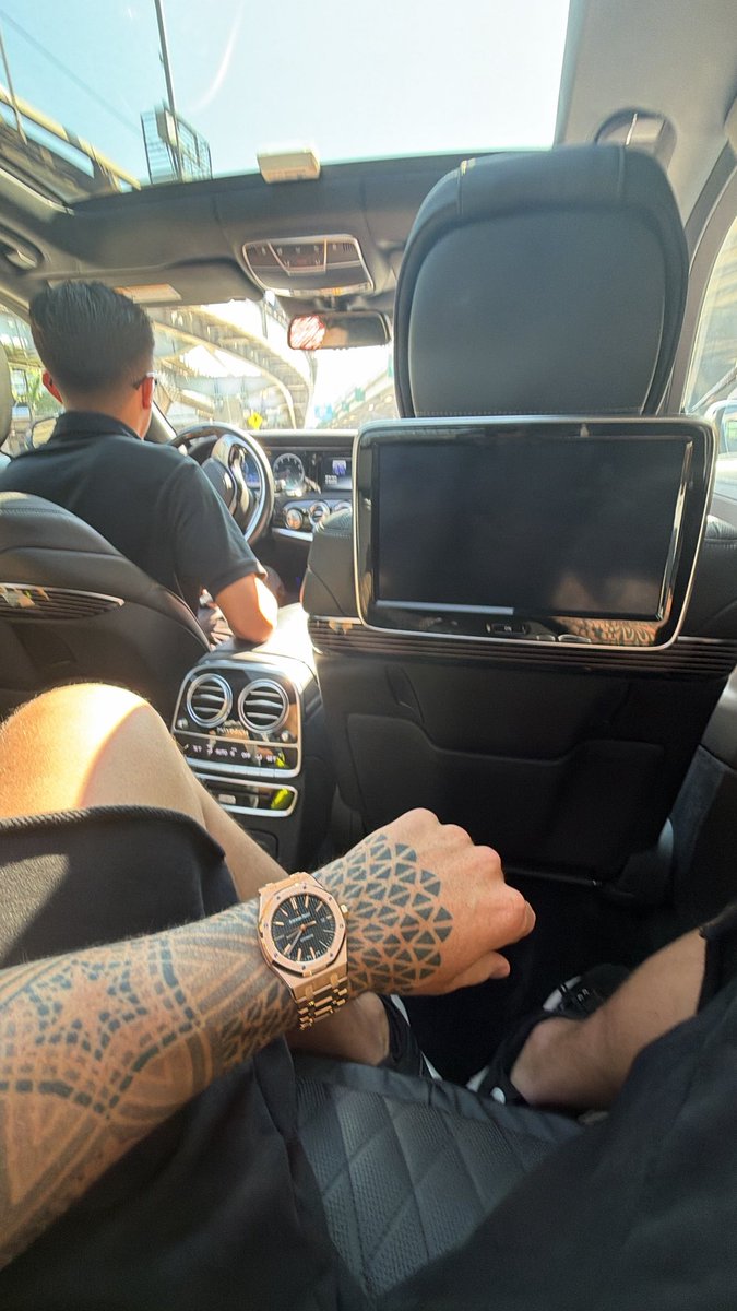 Jduntrades's tweet photo. HELLO CHICAGO 🔥 

Picked up in style.. Maybach 

Here for the day on business https://t.co/vJwE7gOGgx