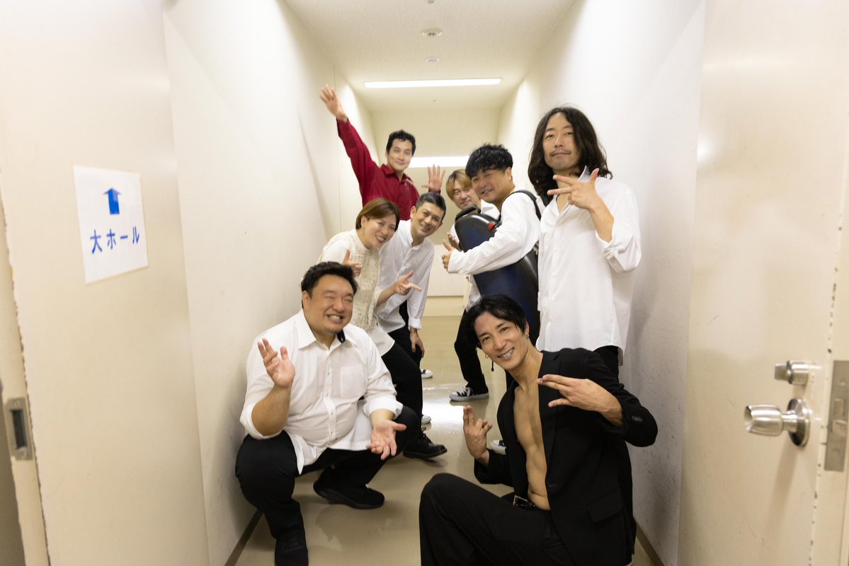 bottomjack's tweet photo. 2026 SUMMER TOUR「ピポット」
松戸公演でした。

ツアーも折り返し。皆さんの熱さと愛を毎公演感じています。
バンド、ダンサー、スタッフみんなでさらに厚みマシマシ。岡村さんの毎公演ごとの”味変”には毎回感心するばかり。

皆さんの楽しんでる空気💯。
ありがとうございました！

#岡村靖幸 https://t.co/8iDHC0fQfw