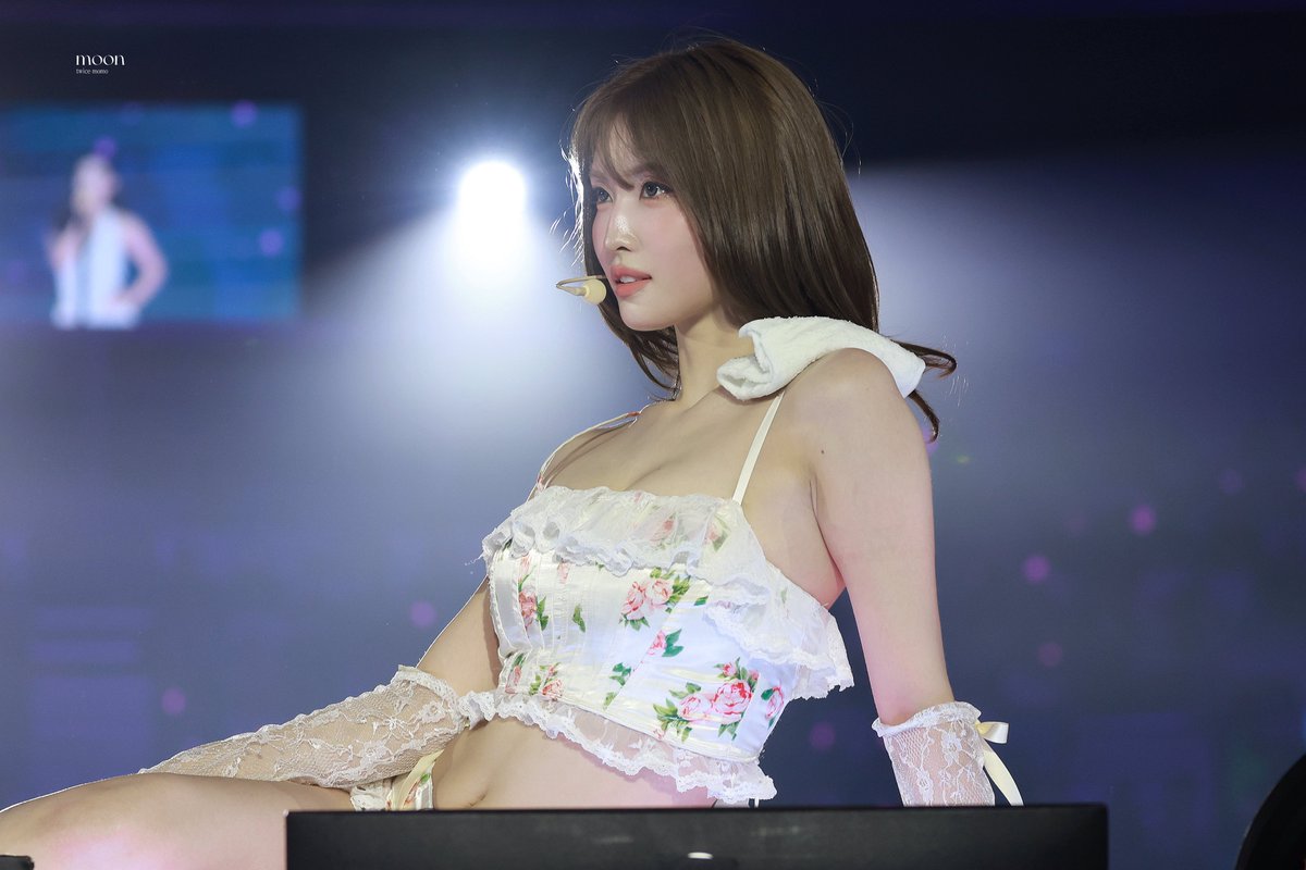 moon_momo1109's tweet photo. 260712 THIS IS FOR

 #twice  #momo 
#TWICE #트와이스 #トゥワイス 
#MOMO #모모 #モモ #平井もも https://t.co/fUfwEZXTrE