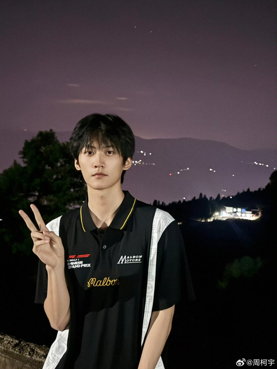 ruqingyyun's tweet photo. 📷 260712 | #ZhouKeyu Weibo Update 

— Tried to be romantic but ended up fumbling it

T/N: because his plan was to go live on douyin to show us this absolutely beautiful view only to realize all we can see is pitch black so he was a little disappointed. He even called it his grand plan

#周柯宇
