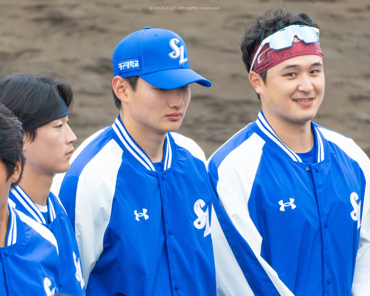 sluz_4's tweet photo. #생일은핑계고그냥올리고싶었어요
진지.                                     진지.                               히힛^ https://t.co/0G6WfmFWrl