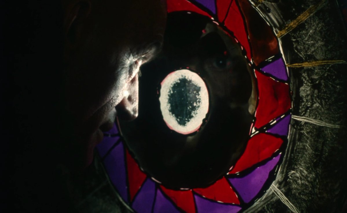 stagescreen60's tweet photo. THE PIT AND THE PENDULUM (1991, S. Gordon) https://t.co/QxmCZ5NfIP