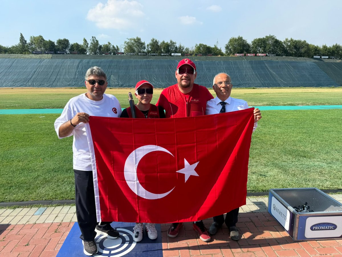 taf_1923's tweet photo. DÜNYA KUPASI TRAP KARIŞIK TAKIMDA BRONZ MADALYA TÜRKİYE’NİN!

03-13 Temmuz 2026 tarihleri arasında İtalya’nın Lonato kentinde yapılmakta olan, ISSF Plak Atışları Dünya Kupası Trap Karışık Takım müsabakasında ülkemizi temsil eden milli sporcularımız Yavuz İLNAM ve Safiye TEMİZDEMİR Bronz madalyanın sahibi oldular.

Milli sporcularımızı gönülden tebrik ederiz!
