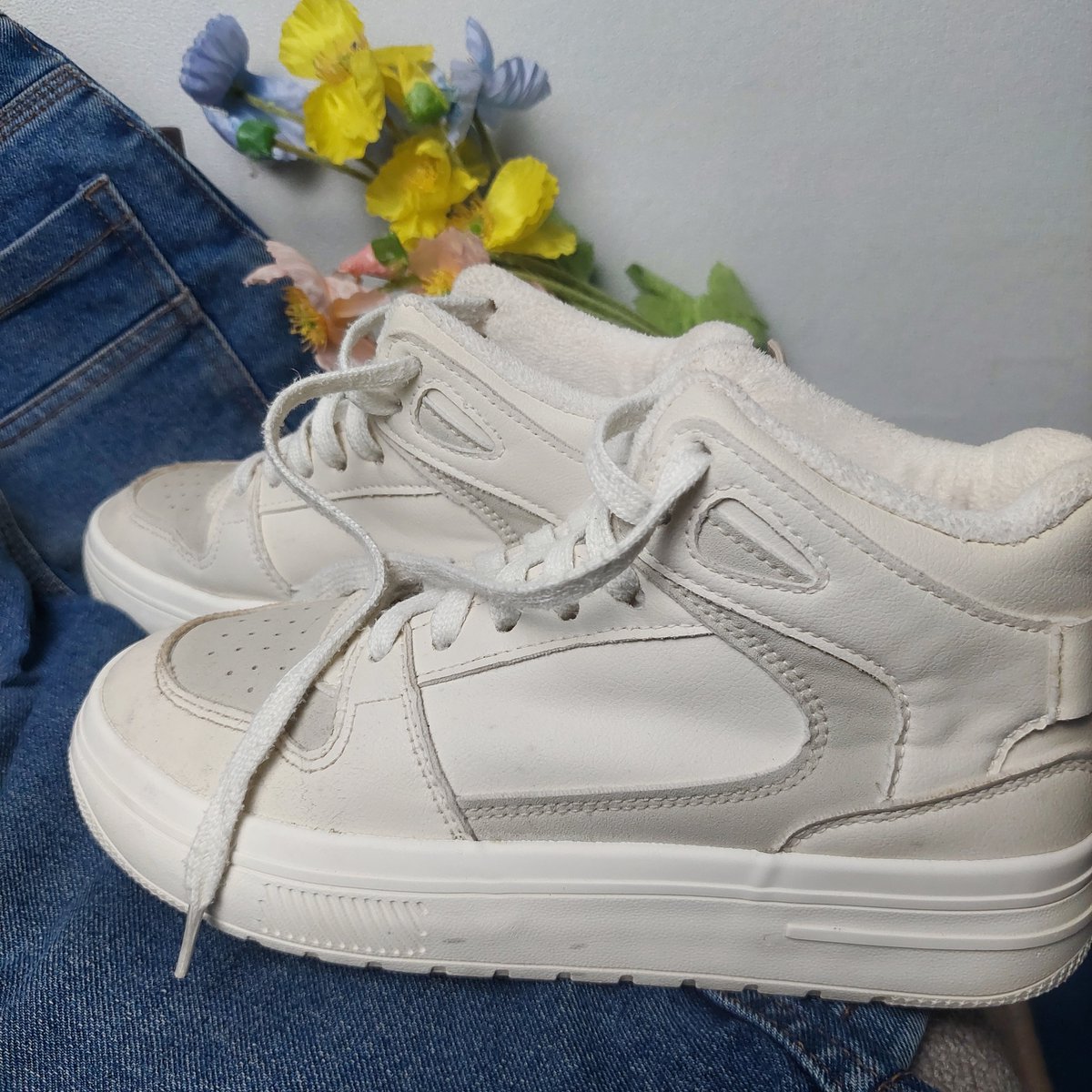senionyla's tweet photo. Wts preloved sneakers putih

TZS Zenzy jaehyun white ukuran 37
Harga beli 260k

Jual 100k aja
🍊Bisa oren, cod dan gratong 
#wts #zonauang #zonajajan https://t.co/NUIZyIEIta