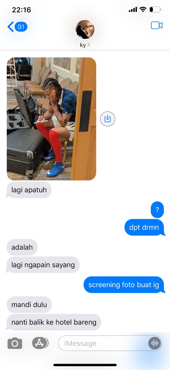 mycelona's tweet photo. kylise au, begini rasanya punya pacar diktator https://t.co/OCxyJjvkZU