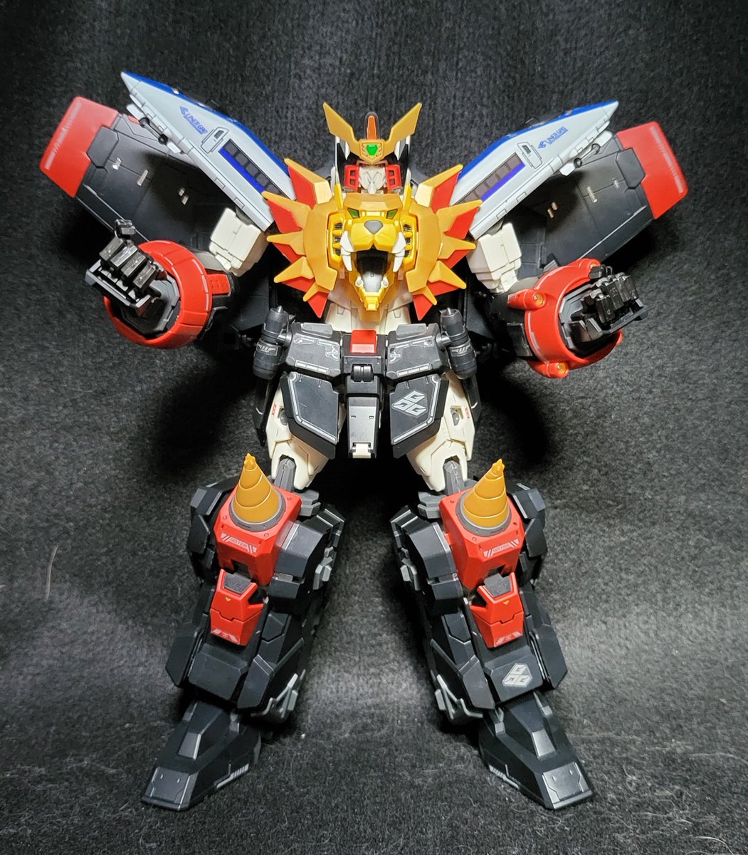 n89blcat's tweet photo. RG ガオガイガー
感無量ですわぁ!
合体は割とめんどかったけど、めっさプロポーション良くて最高!
いつもは最低限で、デカール貼らないんだけど、今回は頑張って貼りやした🤣
最高な僕らの勇者王!

＃RG
＃勇者王ガオガイガー https://t.co/NaR4URT0JL