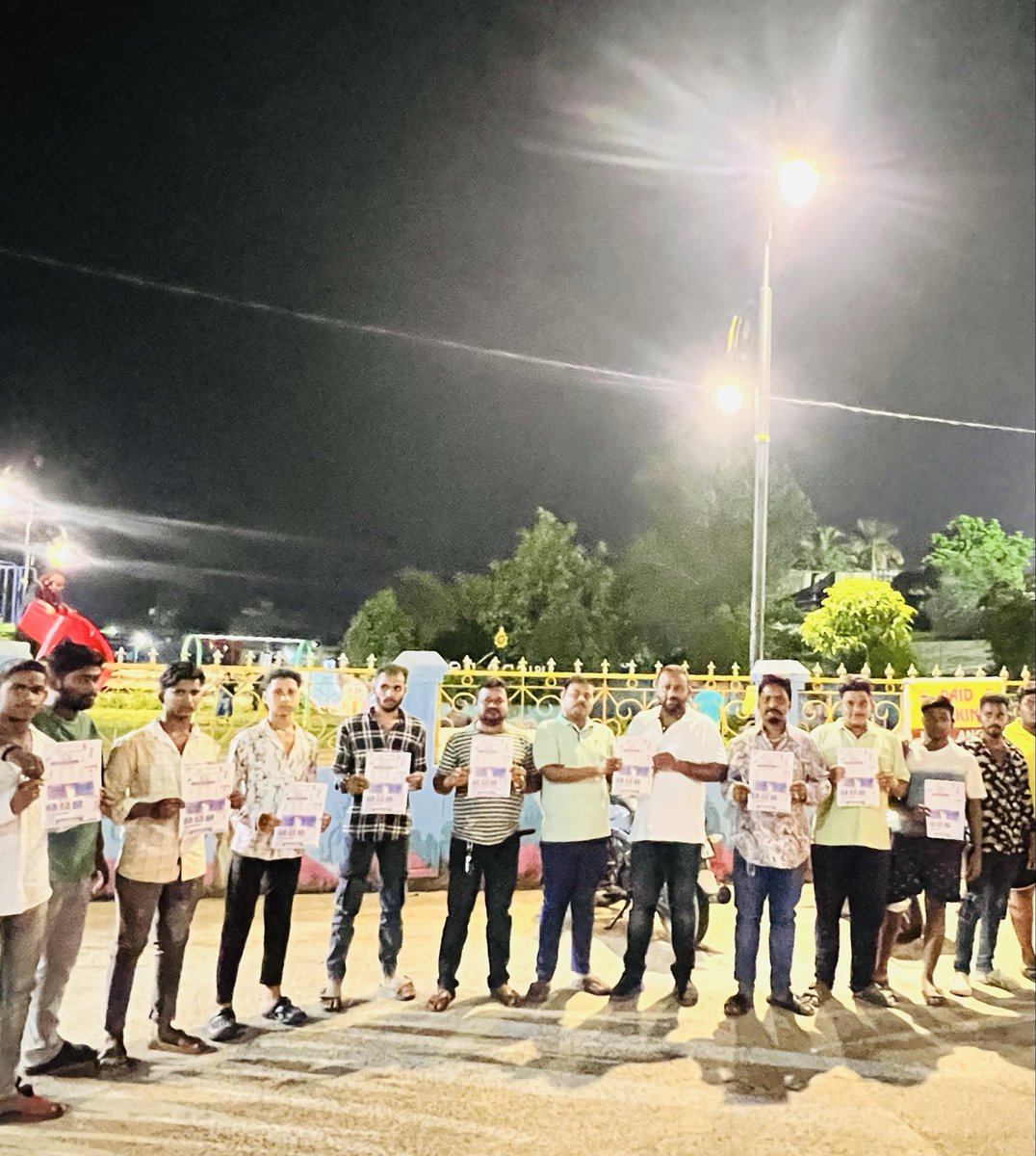 RoshanLalBittu's tweet photo. उड़ीसा के युवाओं ने एक स्वर में कहा कि संवेदनहीन शिक्षा मंत्री धर्मेंद्र प्रधान ने अपनी विफल और कर्तव्यविमुख नीतियों के कारण ओडिशा की धरती को पूरे देश के सामने शर्मिंदा किया है।

आज #छात्रों_की_गूंज अभियान के तहत छात्रों से संवाद के दौरान युवाओं ने शिक्षा व्यवस्था, लगातार हो रहे पेपर लीक, बढ़ती बेरोज़गारी और अपने भविष्य को लेकर गहरी चिंता व्यक्त की। उनकी स्पष्ट मांग है कि शिक्षा व्यवस्था से खिलवाड़ करने वालों की जवाबदेही तय की जाए और युवाओं के भविष्य के साथ हो रहे अन्याय पर तत्काल रोक लगे।

आप भी इस छात्र जनआंदोलन का हिस्सा बनें। 👇🏻
📞 मिस्ड कॉल दें: 9873036161
📱 QR Code स्कैन करें
🌐 https://t.co/U13Si4SdHl