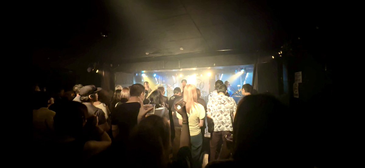 hakuyablueash's tweet photo. リハの後は
#1st0
#ShiverofFrontier
#罪號人
の3マンライブへ…!
出演バンド数の割に出演者が少ない気がしたけど多分気のせい🤔
先に帰っちゃったメンバーいたしな…🤔
全部好きなバンドでお得すぎた🥹
写真はノリノリなワイ https://t.co/pbVu7qf5GB