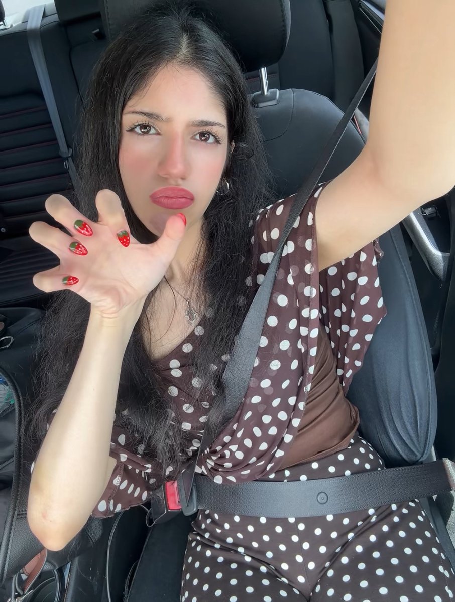 BitesPaw's tweet photo. please look at my strawberry nails https://t.co/6wDa6EFi2p