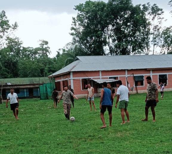 2Diphu's tweet photo. Jawans of 20 Bn CRPF at Jiribam, Manipur unwind after a long day by playing their favourite games—badminton, football, volleyball and carrom. Helping them beat stress, boost coordination and share moments of fun. 🇮🇳💪 #CRPF #Manipur #Jiribam #Fitness #MoraleBoost https://t.co/WeNcpQDtyX