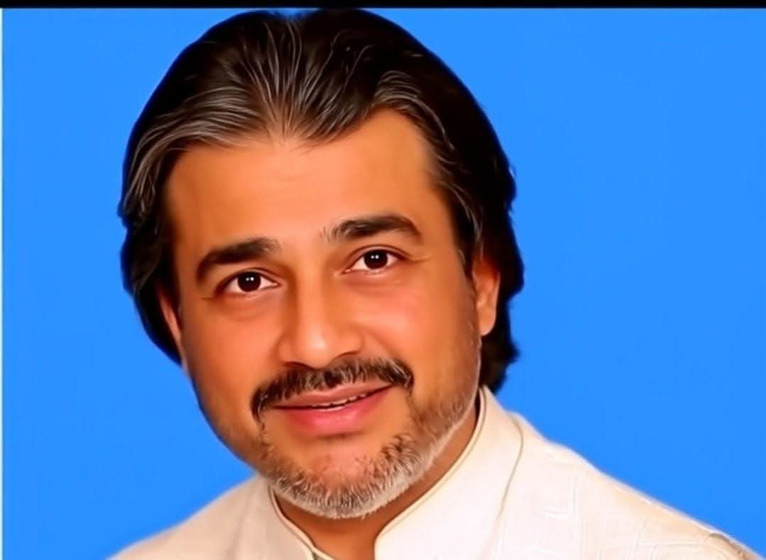 Insafi111's tweet photo. اللّٰہ عمران خان کو زلفے منیر جیسے منافق کی شر سے محفوظ رکھے.امین https://t.co/64i2OdM3O1