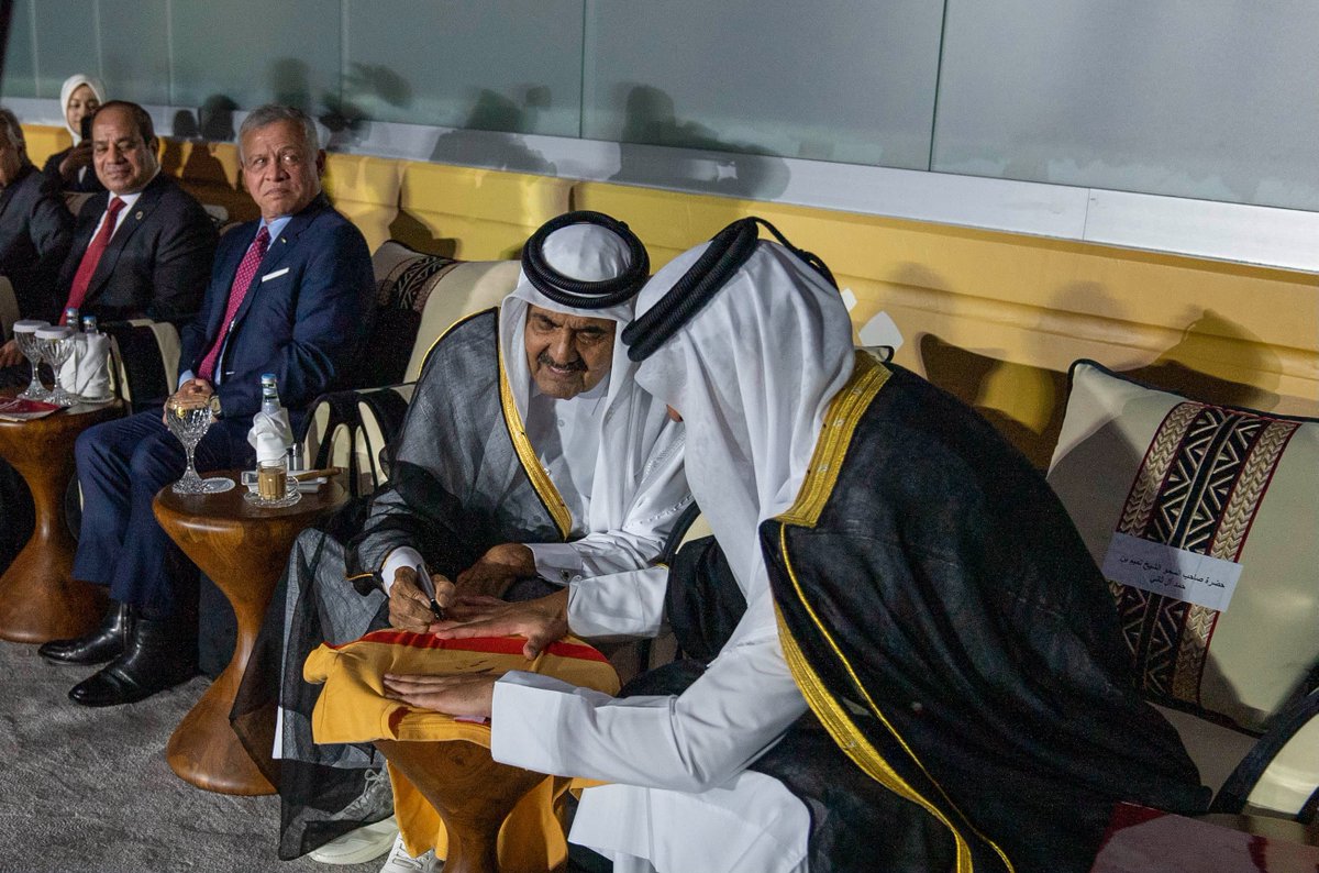 QFA's tweet photo. في زمنٍ لم يكن زمنًا للمعجزات، وفي تاريخ لم يترك للصدف موطئ قدم .. لم يكن المجد يومًا هبة عابرة .. ولا كان التاريخ وليد المصادفات .. وحده الاجتهاد، المثقل بالتعب والصبر كان قادرا على شق الطريق وتجاوز المستحيل فالتاريخ لا يخلّد من انتظر الفرصة بل من صنعها.

إلى جنات الخلد يا أبا مشعل .. عظم الله أجرك يا وطن

وإنا لله و إنا اليه راجعون