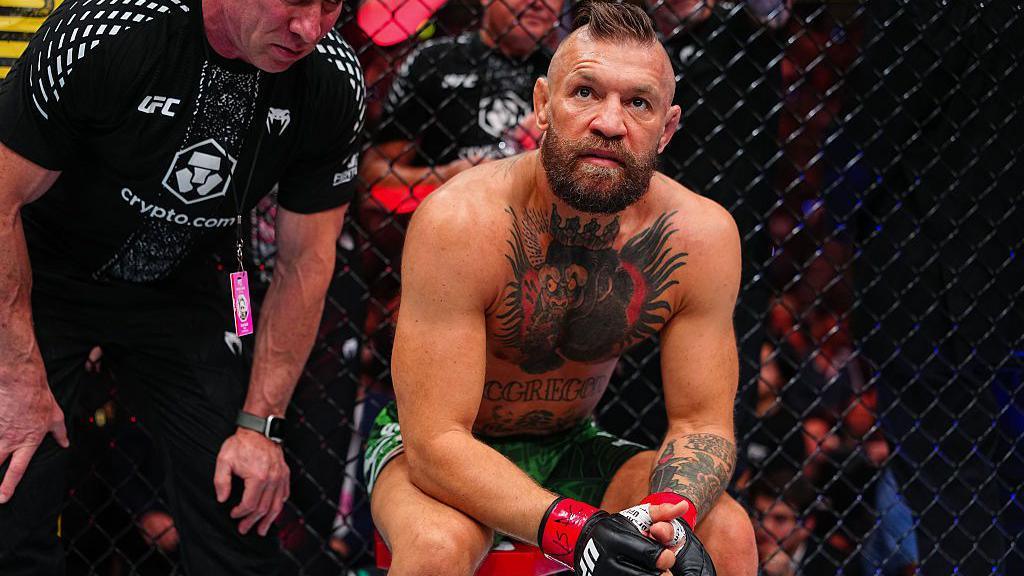 CCombatMedia's tweet photo. BREAKING NEWS 🚨

Conor Mcgregor's knee injury will leave him sidelined for 12-18 months. https://t.co/iUuPXjE6m8