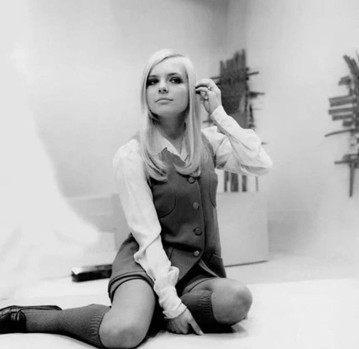 AliceSmittie's tweet photo. France Gall https://t.co/tpWFS0mlGI