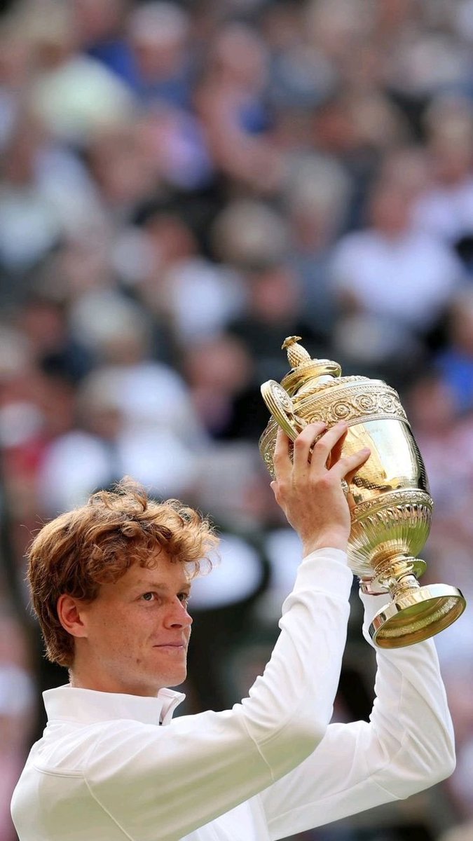 jisatorio's tweet photo. Will the fox win back-to-back Wimbledon titles? https://t.co/gRm2df8RUn
