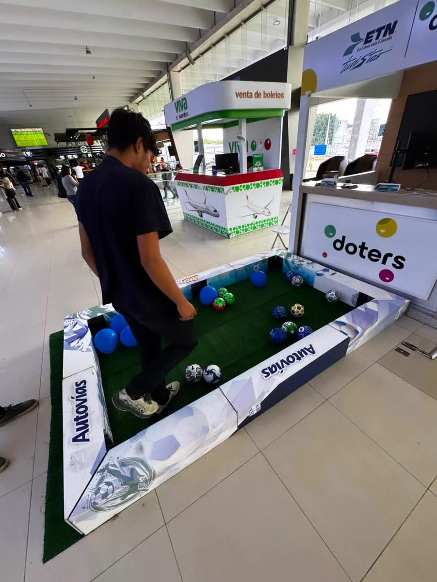 autovias_'s tweet photo. ⚽ Cuando la pasión nos une, cada viaje se convierte en un gran recuerdo.
Gracias a todos los que compartieron la emoción del #Footpool con nosotros en #Guadalajara. 💙
#Autovías #LaPasiónLlegoACasa https://t.co/YGDES6Hf9A