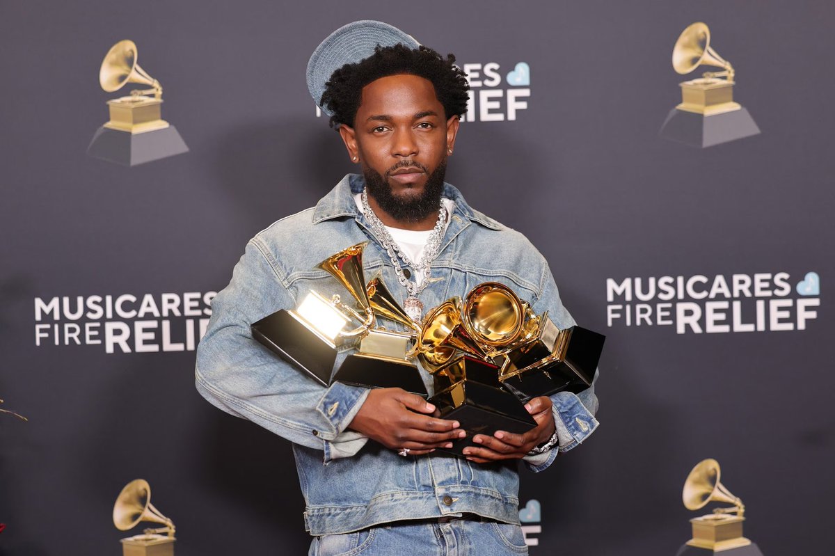 son of big wiz ๐ฑ tweet media