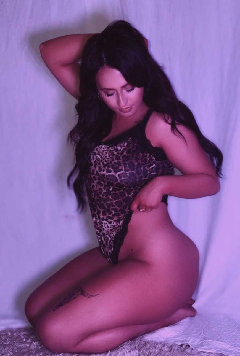 RealBlackedx's tweet photo. Kennedy - Tennessee - Instagram 
14.2k followers

Hot brunette with some big jugs. 🍒 

#blonde #bikini #creepshot #hot #single #candid #sundress #fitness #pedicure #bikini https://t.co/vvRKINLaq6
