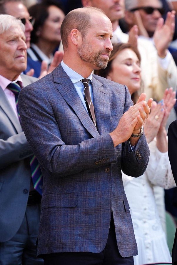 Canellelabelle's tweet photo. Prince William and His mini me daughter, Princess Charlotte at Wimbledon today😍
   I love how Catherine makes sure her family's outfits always tie into each other in one way or the other without being too obvious. The blue hue is perfectly carried here🔥
#PrinceofWales https://t.co/malZcfEAz3