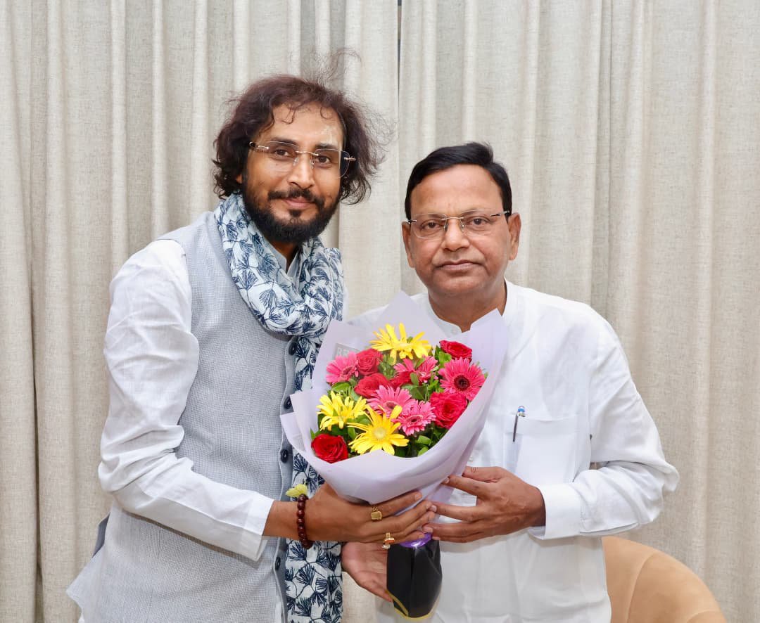 dhirusinghsbz's tweet photo. आज लखनऊ में आदरणीय प्रदेश अध्यक्ष श्री Pankaj Chaudhary जी से स्नेहिल मुलाक़ात एवं मार्गदर्शन प्राप्त हुआ। 🙏

#pankajchaudhari #Mahrajganj #siswavidhansabha 
@mppchaudhary https://t.co/LRXpVfElJn