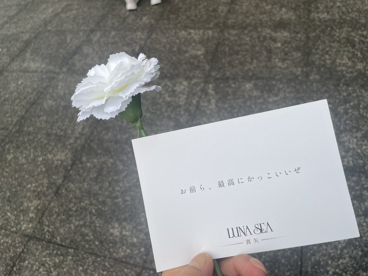 1324Riru2's tweet photo. 真矢に献花してきた😭

そして最高の大切な夜を
ありがとう！

#UNENDINGJOURNEY 
#LUNASEA
 #パシフィコ横浜 https://t.co/jV0txkOLtu