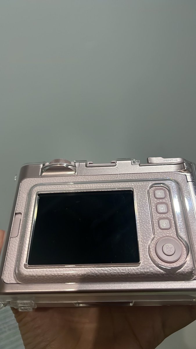G7G98602's tweet photo. Ada yang tertarik beli kamera instax mini Gentle Rose bekas? Pemakaian 4 bulan. Masih lengkap akan dikasih handbag kamera, pembersih, penutup lensa, case bening dan pink, dus lengkap. 2.5juta bisa nego
Dijual karena tahun ini batal ke korsel. 
dan skrng ingin beli Fins https://t.co/E9KKfUU12I