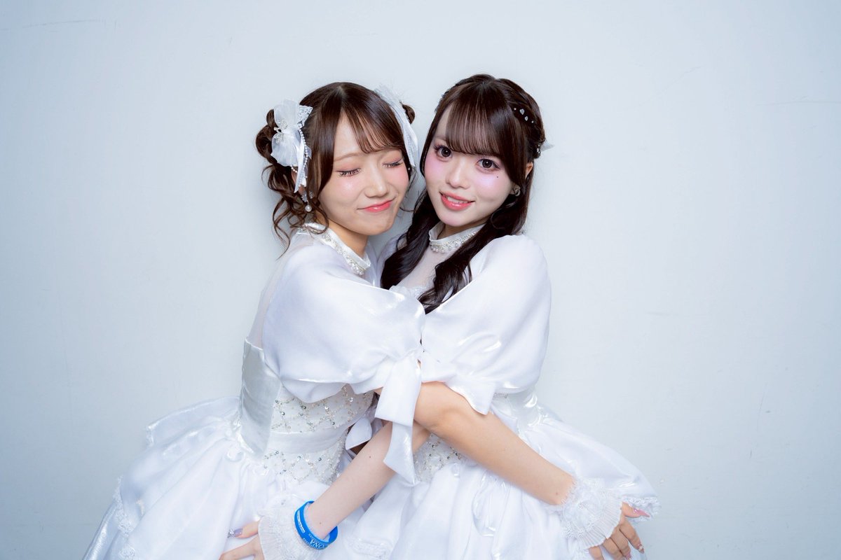 SG4_YUU's tweet photo. ここちゃん
卒業おめでとう💙💭

オーディションで初めて見た時から、なんて可愛いtheアイドルビジュアルの子がいるんだ！この子と活動したいなって思った日から今日までずっと毎日可愛くて美しかった⸝꙳.⋆お人形さんみたいだった🐈‍⬛🎀

クールに見えるけど実は周りをしっかりみて立ち回ってくれて、グループ愛と自分の軸をしっかりもって活動していたここちゃん。とっても素敵で愛おしかった。

透明感溢れる歌声と、唯一無二な可愛さでスパガを彩ってくれてありがとう𓂃 𓈒𓏸◌
幸せになってね୨୧
