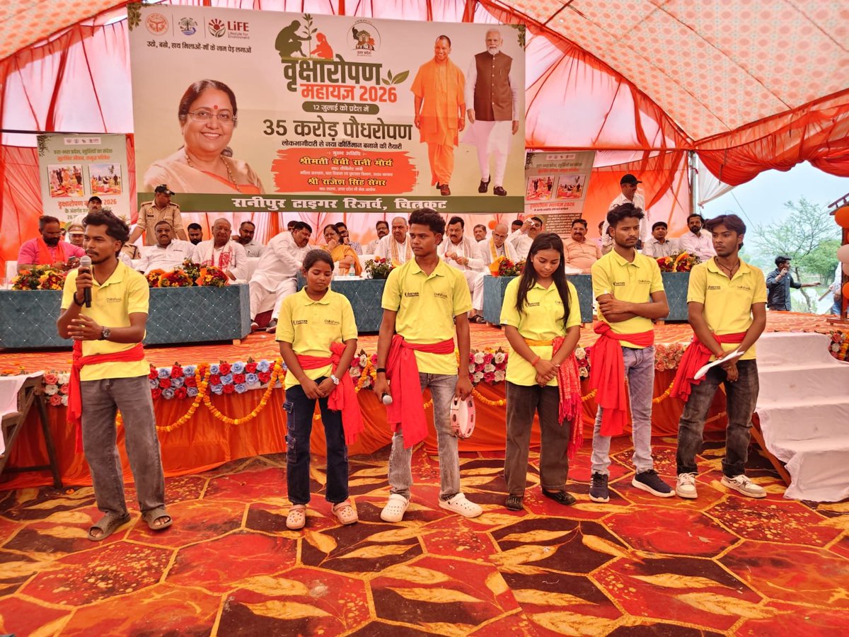 VigyanF's tweet photo. @vigyanf , joined the #EkPedMaKeNaam along with our youth group for the #MahaVriksharopan drive in Hanua. Youth planted saplings, pledged care &amp; inspired green action. In the presence Hon'ble Minister, Women &amp; Child Development and Nutrition Department, @babyranimaurya https://t.co/nJZRQhyvFw